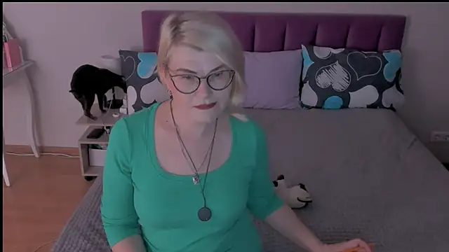 sabrinamacmarren online show from 02.18.25