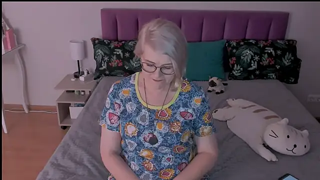 sabrinamacmarren online show from 03.05.25