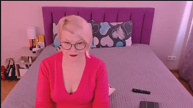 sabrinamacmarren online show from 10.08.25