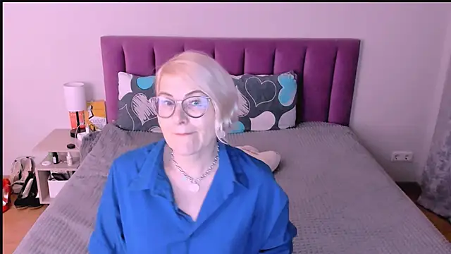 sabrinamacmarren online show from 10.12.25