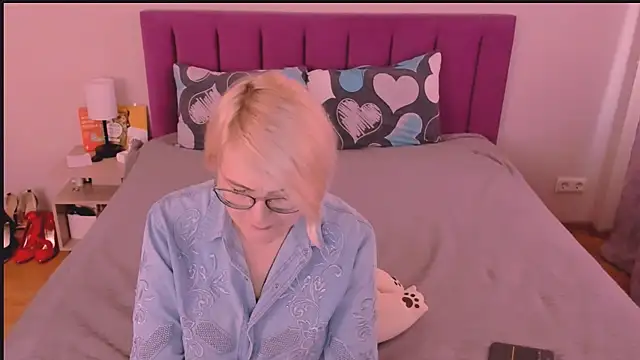 sabrinamacmarren online show from 10.19.25