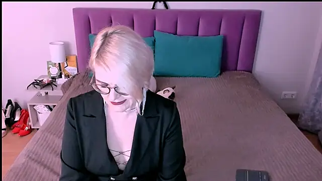 sabrinamacmarren online show from 10.31.25