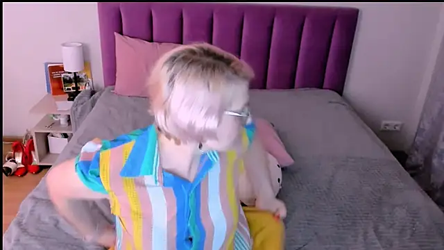 sabrinamacmarren online show from 12.05.25