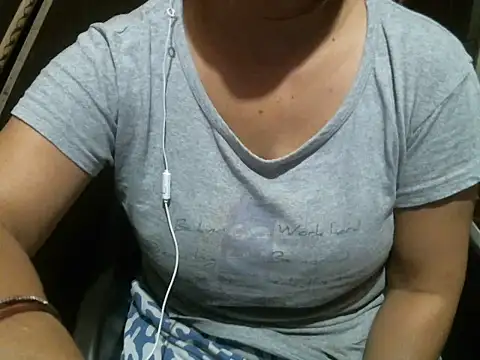 Snapshot of UrsMansi chatting on 06.04.26 UrsMansi online show from 06.04.26