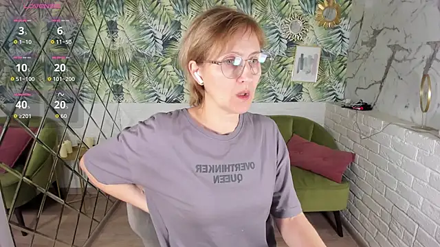 Paris Cherry online show from 12.21.25