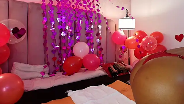 Snapshot of HallyBans chatting on 02.14.25 HallyBans online show from 02.14.25