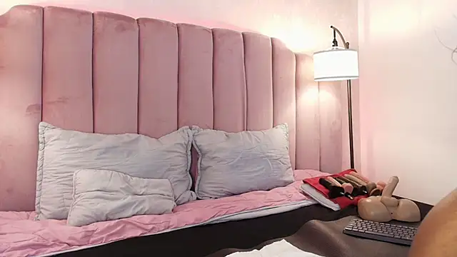 Snapshot of HallyBans chatting on 03.02.25 HallyBans online show from 03.02.25