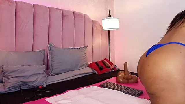 Snapshot of HallyBans chatting on 10.06.25 HallyBans online show from 10.06.25