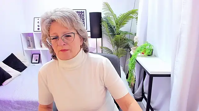 EvelynJoyful online show from 11.04.25