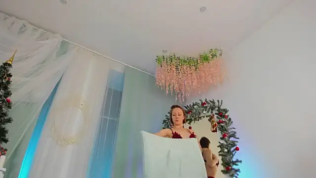 Snapshot of LilianKroft chatting on 12.23.24 LilianKroft online show from 12.23.24