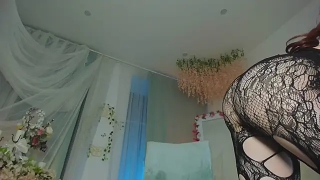 Snapshot of LilianKroft chatting on 02.13.25 LilianKroft online show from 02.13.25