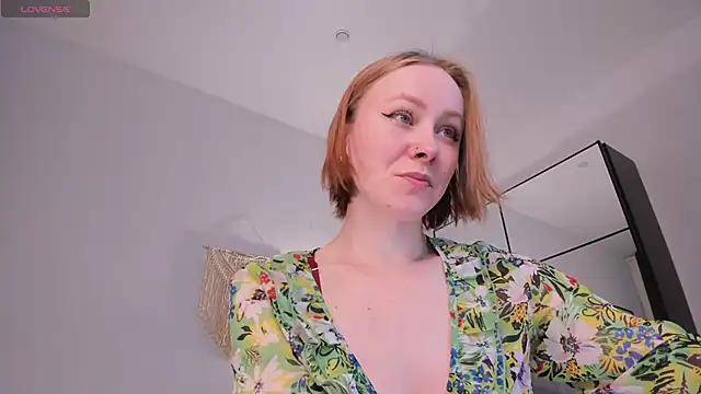 Snapshot of LilianKroft chatting on 05.07.26 LilianKroft online show from 05.07.26