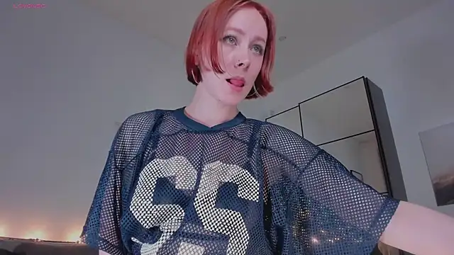 Snapshot of LilianKroft chatting on 06.18.26 LilianKroft online show from 06.18.26