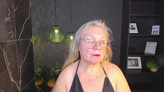 NataliMellow online show from 10.18.25