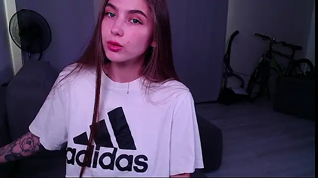 Snapshot of so_cutes chatting on 10.02.25 so cutes online show from 10.02.25