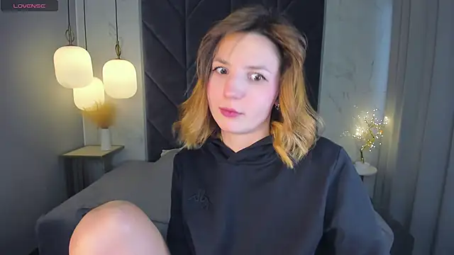 Snapshot of JaneGraceful chatting on 12.16.24 JaneGraceful online show from 12.16.24