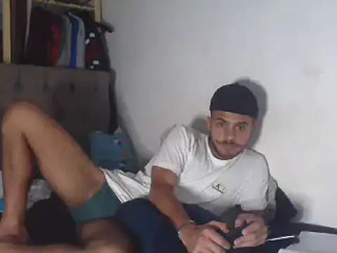 Snapshot of LoudLikeness chatting on 03.07.25 LoudLikeness online show from 03.07.25