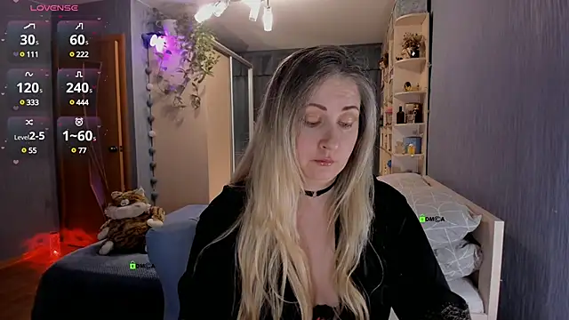 Snapshot of SweetLanna chatting on 12.23.24 SweetLanna online show from 12.23.24