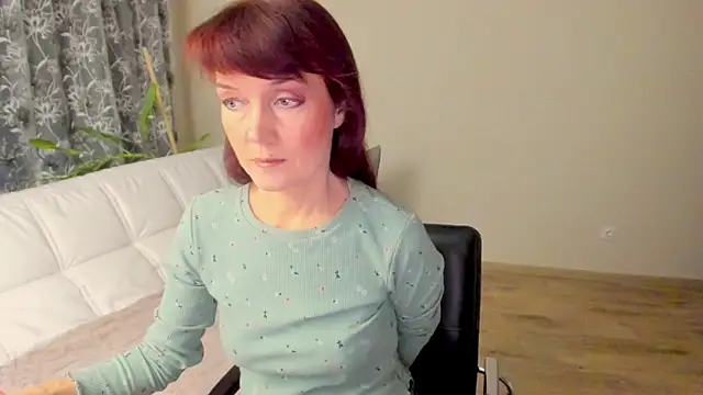 Snapshot of Fritha chatting on 01.30.25 Fritha online show from 01.30.25