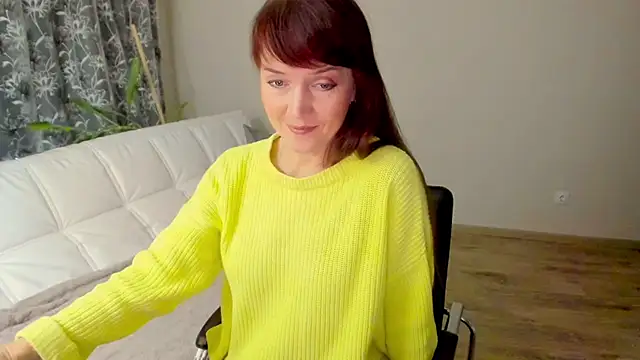 Snapshot of Fritha chatting on 02.05.25 Fritha online show from 02.05.25