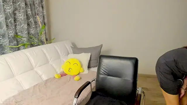 Snapshot of Fritha chatting on 03.14.25 Fritha online show from 03.14.25