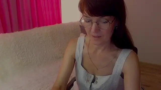 Snapshot of Fritha chatting on 06.14.26 Fritha online show from 06.14.26