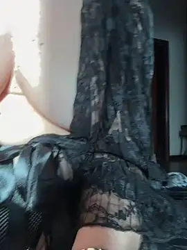 Snapshot of Wet-Pussycat chatting on 01.22.25 Wet-Pussycat online show from 01.22.25