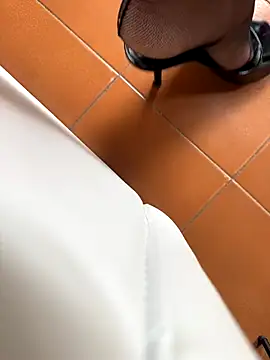 Snapshot of Wet-Pussycat chatting on 09.10.25 Wet-Pussycat online show from 09.10.25