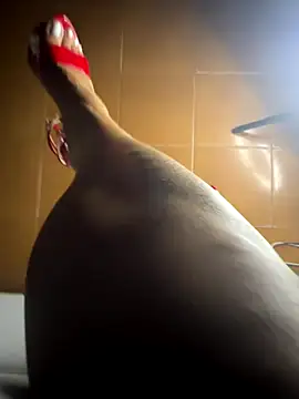 Snapshot of Wet-Pussycat chatting on 10.08.25 Wet-Pussycat online show from 10.08.25