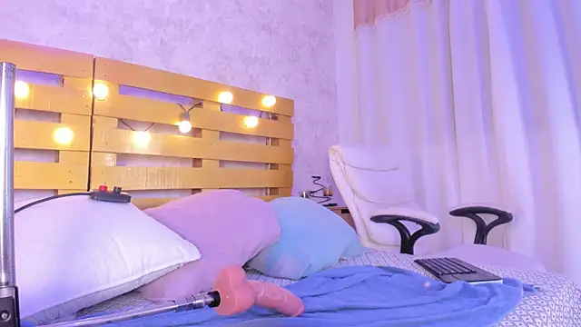 cristinapuerta  online show from 12.18.25