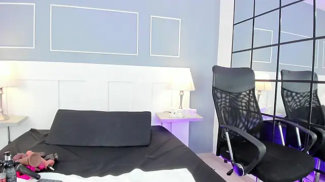 Snapshot of Blackrosse__ chatting on 11.20.25 Blackrosse online show from 11.20.25