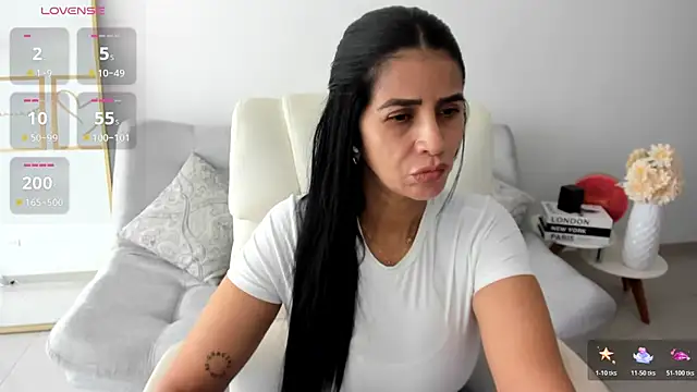 Snapshot of renata_t_ chatting on 07.02.26 renata t online show from 07.02.26