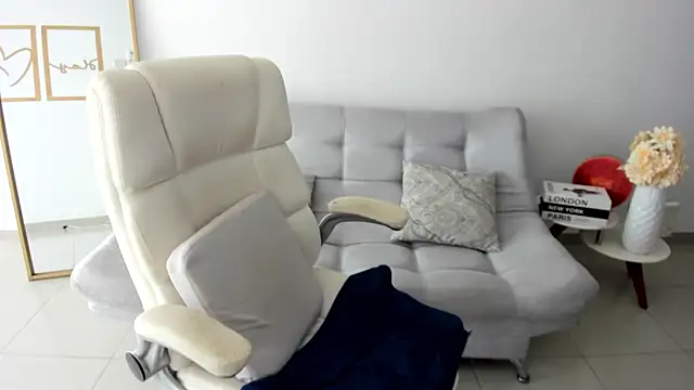 Snapshot of renata_t_ chatting on 07.19.26 renata t online show from 07.19.26
