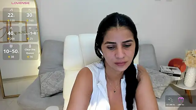 Snapshot of renata_t_ chatting on 07.25.26 renata t online show from 07.25.26