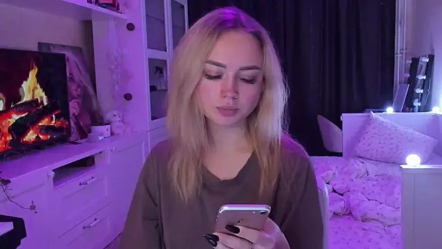 MaryDreaminess online show from 10.13.25