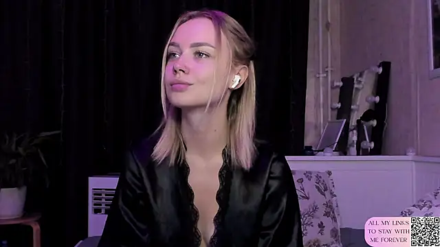 Snapshot of MaryDreaminess chatting on 07.31.26 MaryDreaminess online show from 07.31.26
