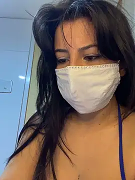 White-Petite online show from 04.21.26