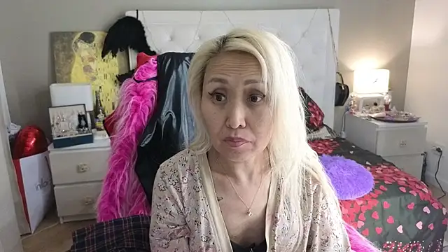 RoxalanaStar online show from 06.15.26
