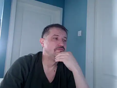 Snapshot of MisterFaithRO chatting on 04.13.26 MisterFaithRO online show from 04.13.26