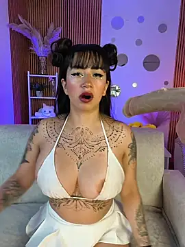 Snapshot of Tattooed_spittingdoll chatting on 11.05.25 Tattooed spittingdoll online show from 11.05.25