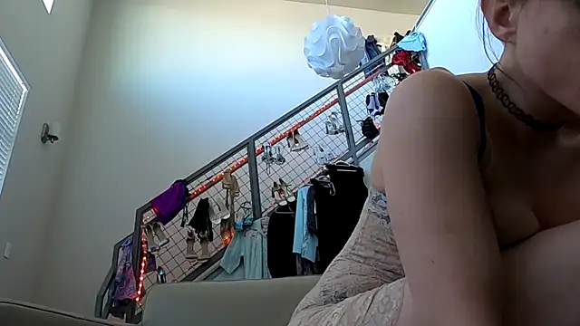 Snapshot of TheDaisyChaos chatting on 01.06.25 TheDaisyChaos online show from 01.06.25