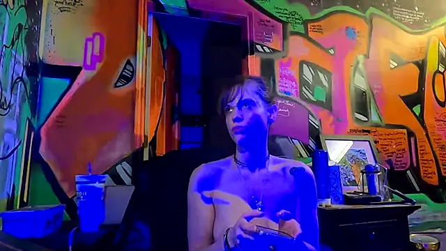 Snapshot of TheDaisyChaos chatting on 02.25.25 TheDaisyChaos online show from 02.25.25