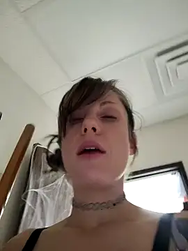 Snapshot of TheDaisyChaos chatting on 10.20.25 TheDaisyChaos online show from 10.20.25