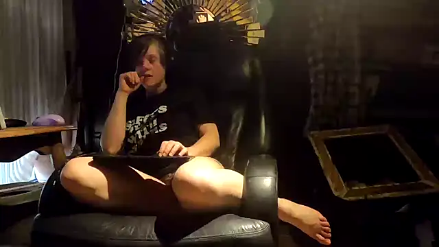 Snapshot of TheDaisyChaos chatting on 10.20.25 TheDaisyChaos online show from 10.20.25