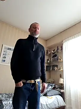 Snapshot of Perv10 chatting on 11.26.25 Perv10 online show from 11.26.25