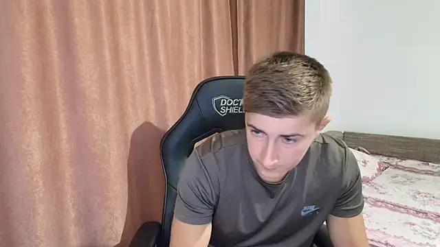 Snapshot of Todhorny9873 chatting on 02.19.25 Todhorny9873 online show from 02.19.25