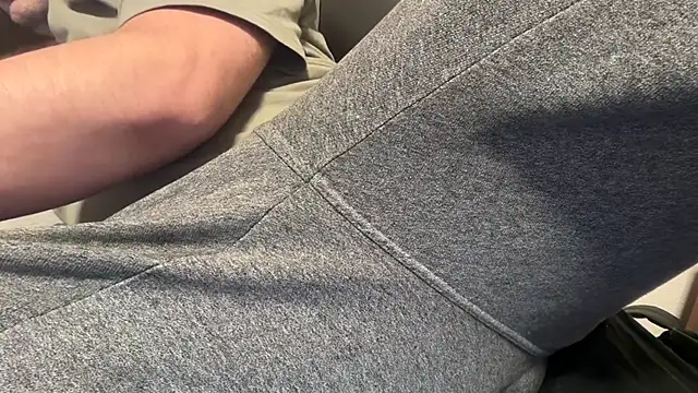 Snapshot of Thom422 chatting on 11.19.25 Thom422 online show from 11.19.25