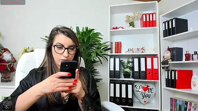 Snapshot of amayawest chatting on 12.28.24 amayawest online show from 12.28.24