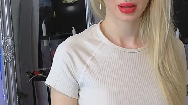 Snapshot of JuliaJuliette chatting on 03.22.25 JuliaJuliette online show from 03.22.25