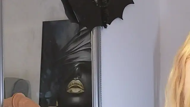 Snapshot of JuliaJuliette chatting on 10.28.25 JuliaJuliette online show from 10.28.25